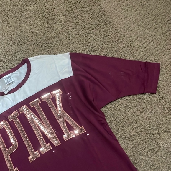 NWTs Ladies “PINK” sequin accent top. Maroon with cream upper part. Sz XS - Picture 4 of 12